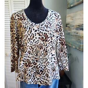 Chico's Animal Leopard Print V Neck Top Cotton Blend size Small EUC